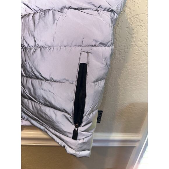 ⭐️ Men’s Silver Spoon Army Silver Puffer Vest. Size Small - Picture 2 of 5